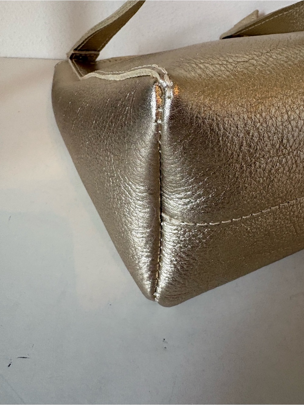 Portland Leather Goods Lucent triangle Metallic Gold Shoulder Bag - Picture 6 of 9